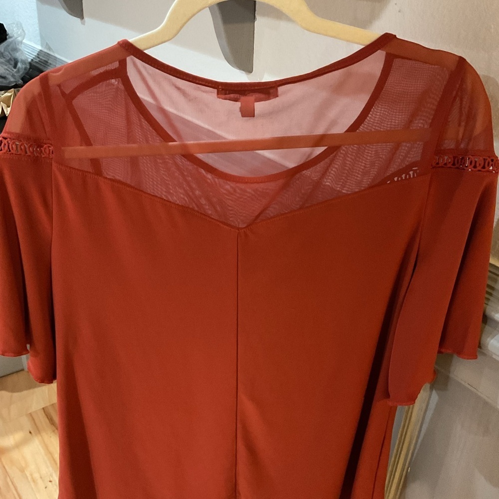 Emma & Olive Rust Mesh Yoke Flutter Sleeve Top - Picture 2 of 6